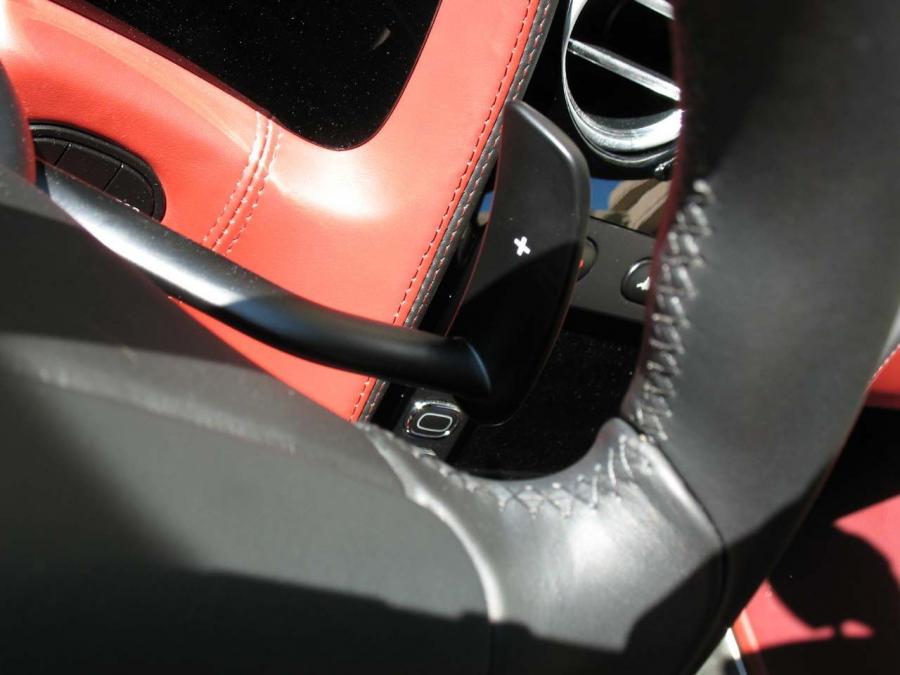 Детали интерьера Bentley Continental GTC 2007 года  (фото 8 из 51)